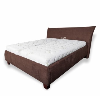 calounena_postel_emi