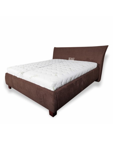calounena_postel_emi