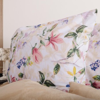 povleceni_s_kvetinovym_motivem_emi