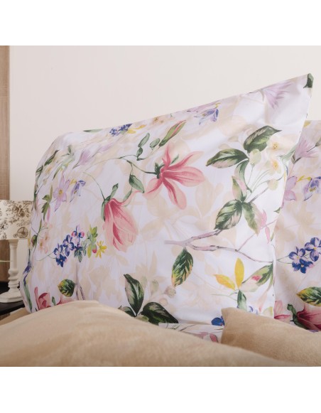 povleceni_s_kvetinovym_motivem_emi