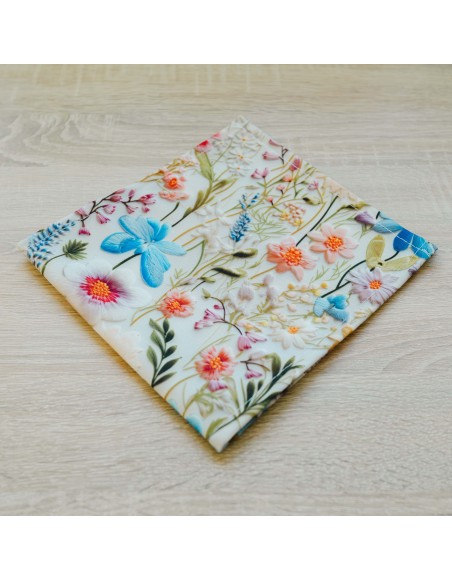 ubrus_s_kvety_aurelin_na_stol