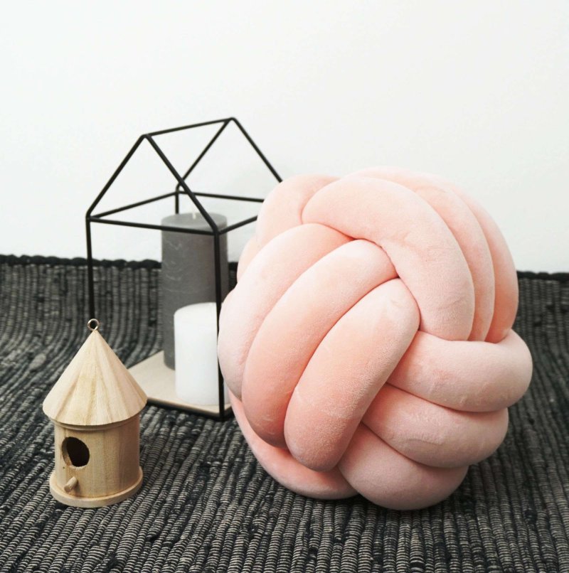 Dekorativni_polstar_Uzlik_EMI