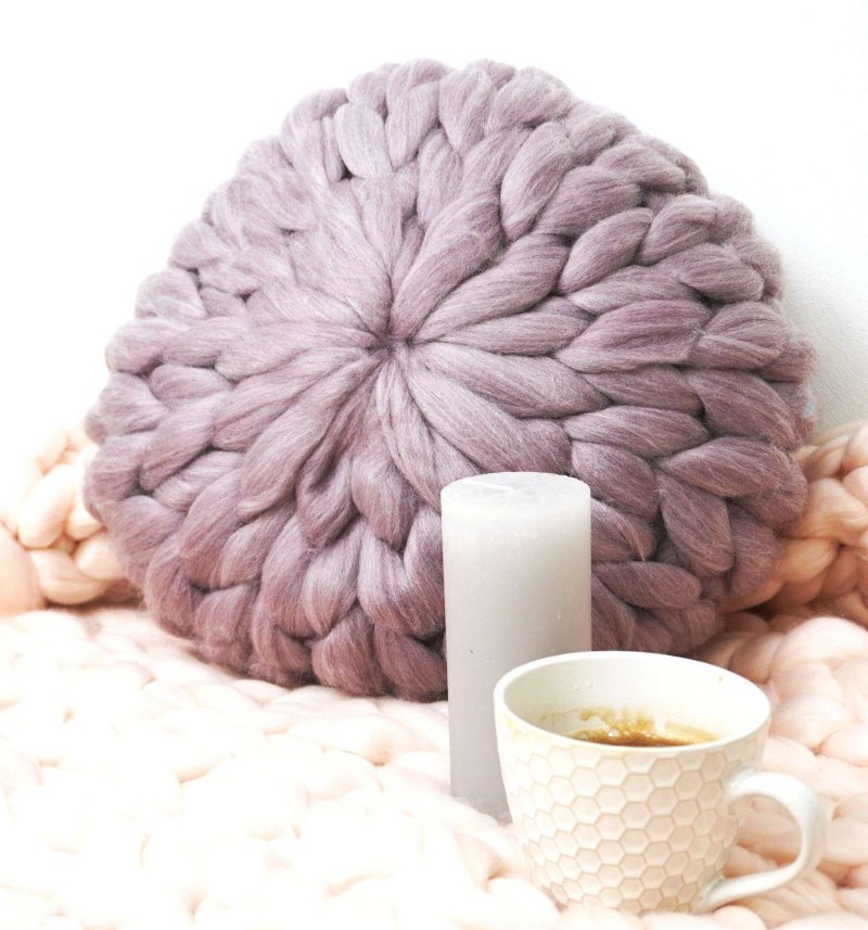 Pleteny_dekorativni_polstar_EMI