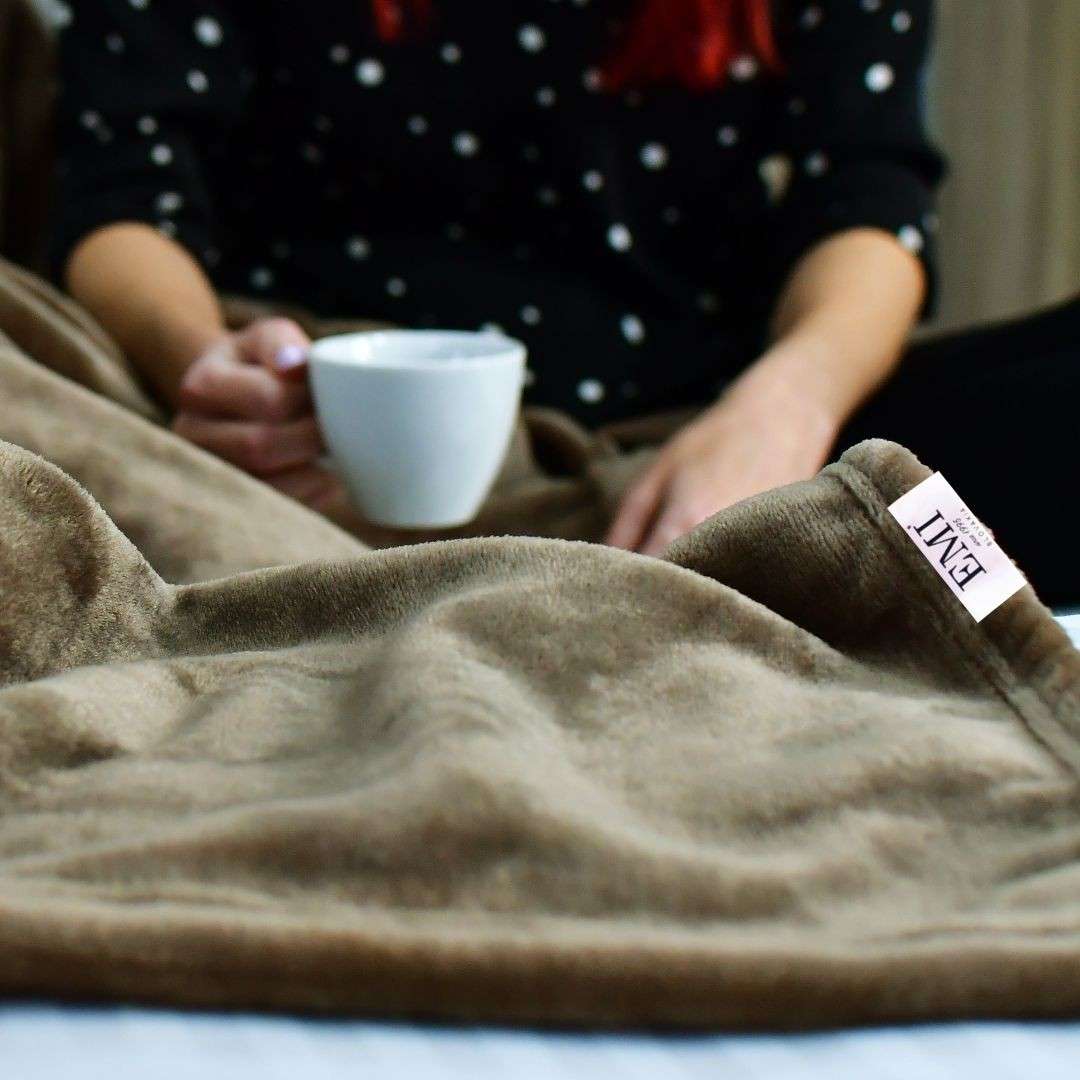 Deka_hneda_150_x_200_cm_EMI