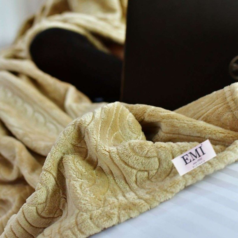 Deka_vyrobena_z_hebkeho_mikroflanelu