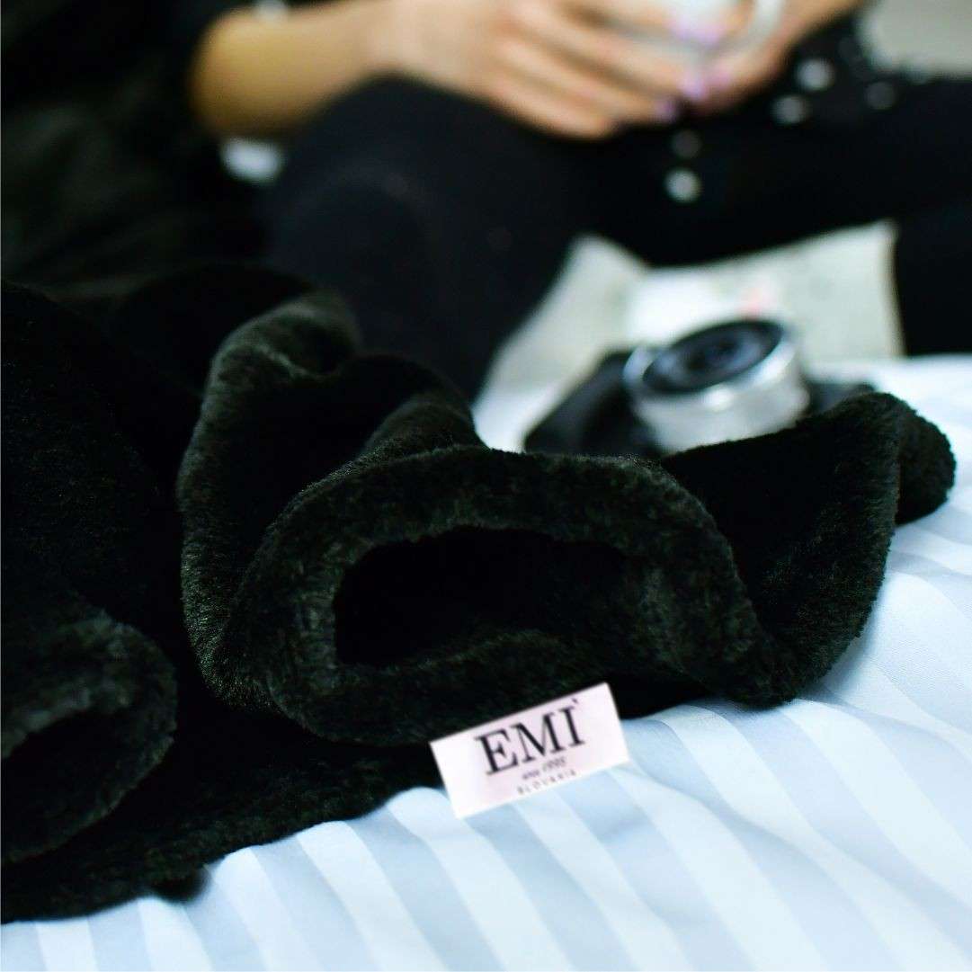 Klasicke_cerne_barevne_provedeni_deky