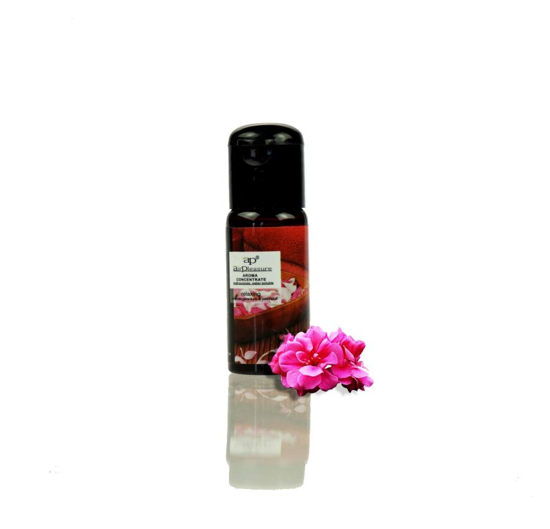 Etericky_olej_z_levandule_pelargonie_a_paculi_zklidnuje_telo