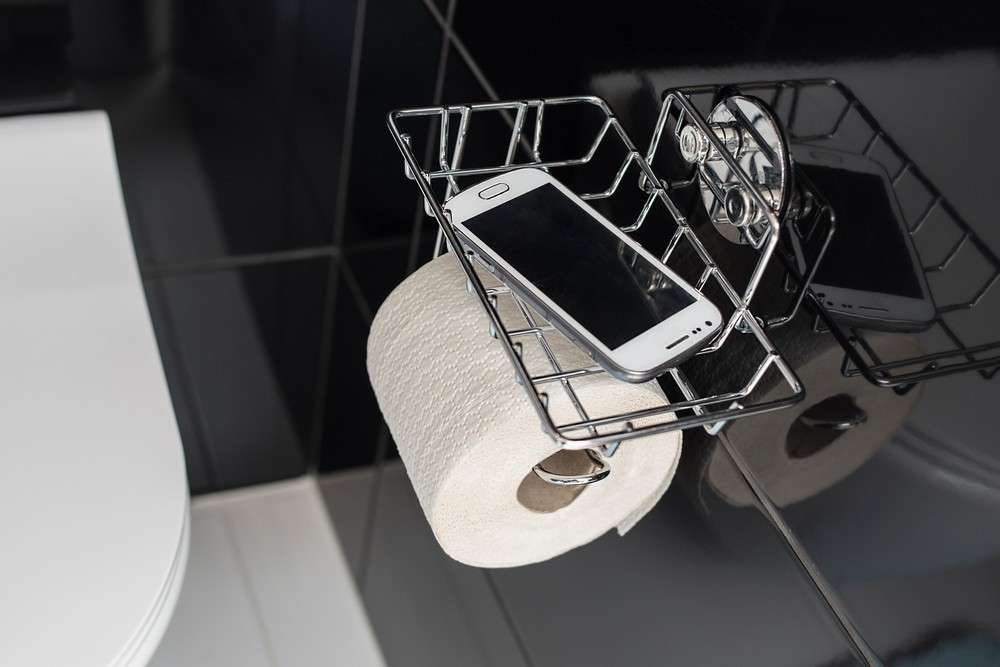 chromovany_drzak_na_wc_papir_a_mobil