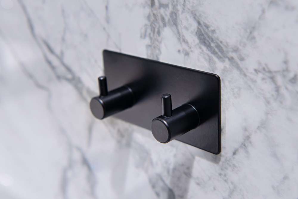 dvojity_vesak_na_zed