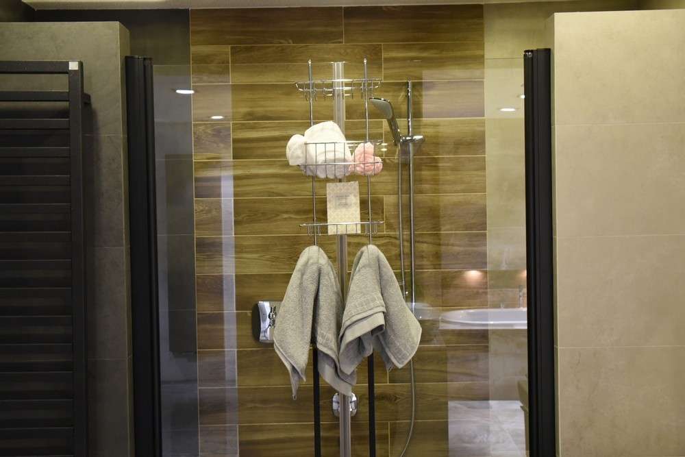 police_do_koupelny_2