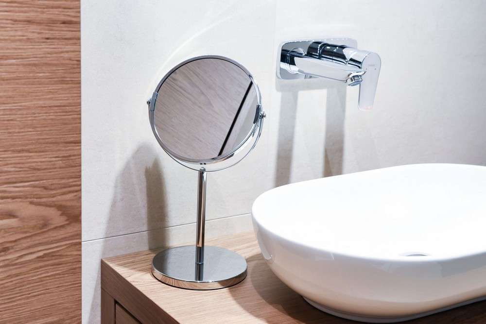 zvetsovaci_zrcadlo_na_podstavci