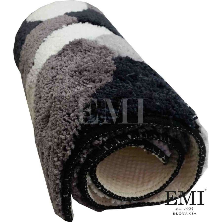 Zrolovaný kúpeľňový koberec