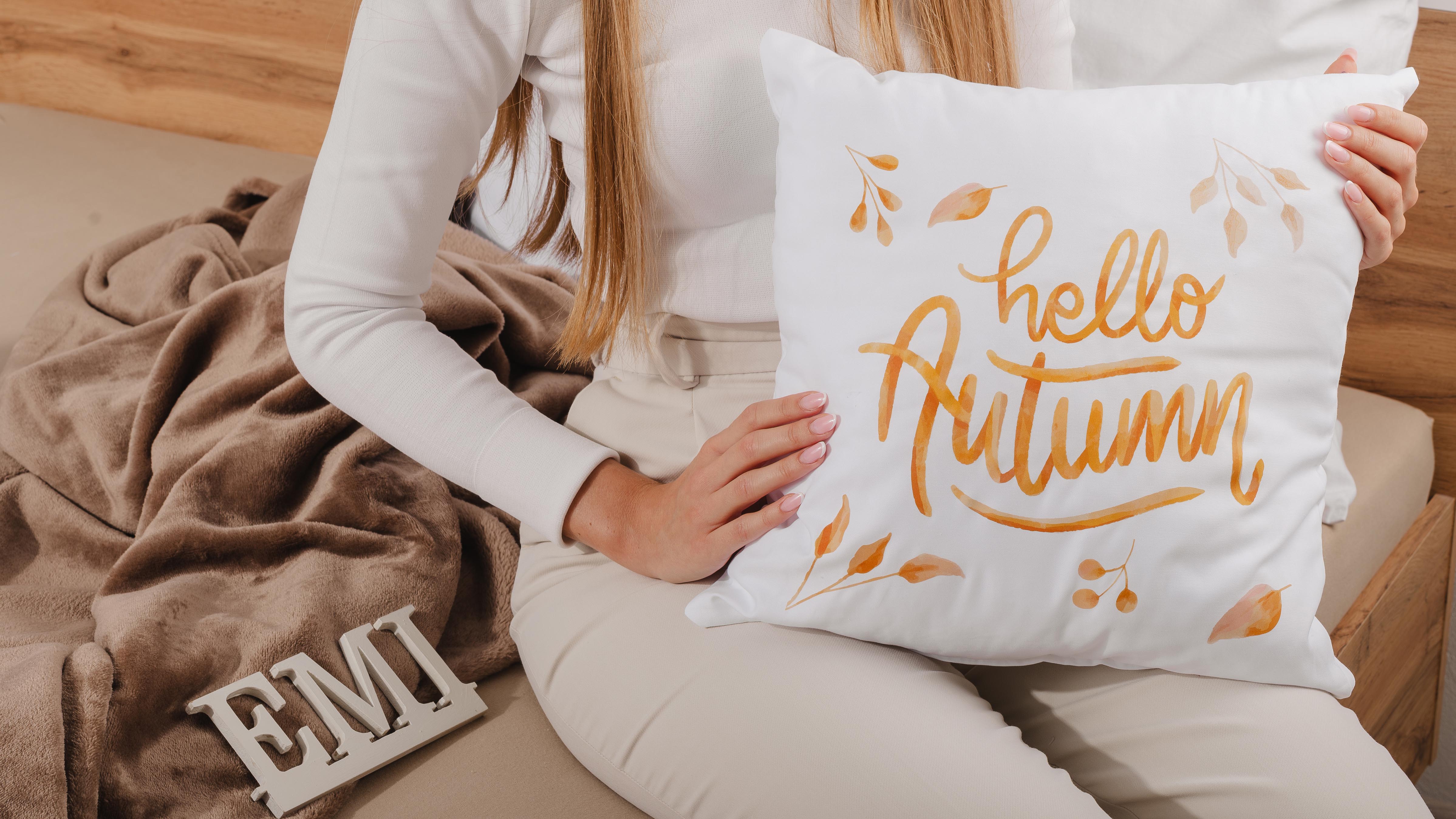 dekorativny_vankus_autumn_emi