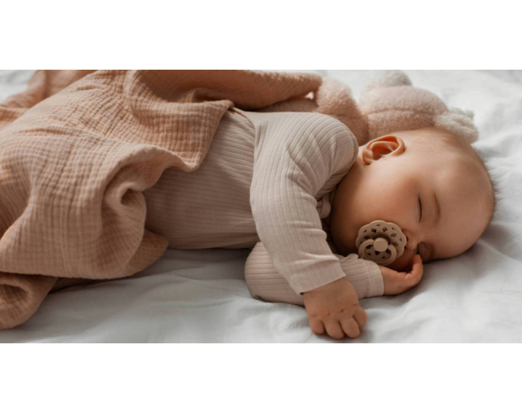 JAK MÁ NOVOROZENEC SPÁT V POSTÝLCE?