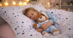 PŘECHOD Z POSTÝLKY NA VELKOU POSTEL: JAK SE S TOUTO ZMĚNOU VYROVNAT A PŘIPRAVIT DĚTSKÝ POKOJ?